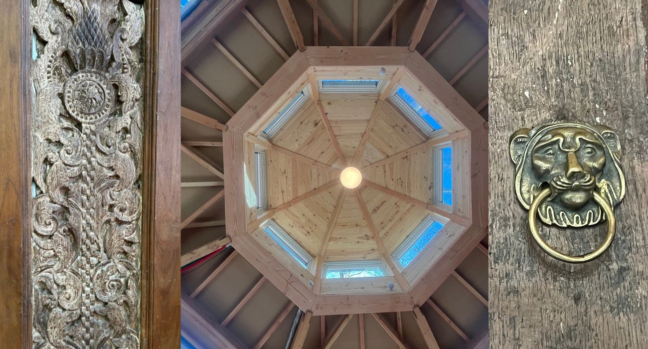 Salle de pratique - vue sur la porte et la coupole