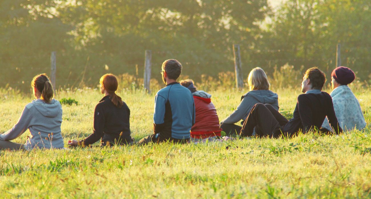 méditation dans l'herbe