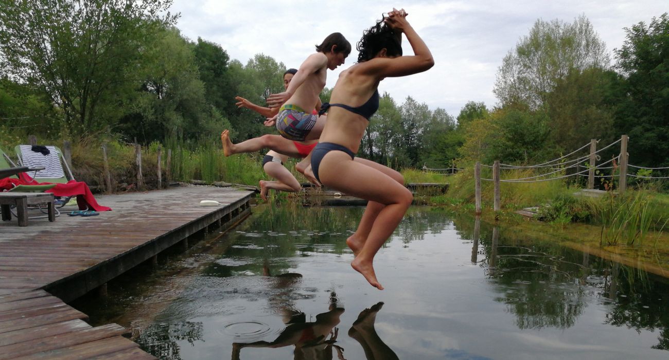 saut dans la piscine